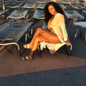 Meet your Posher, Laresia